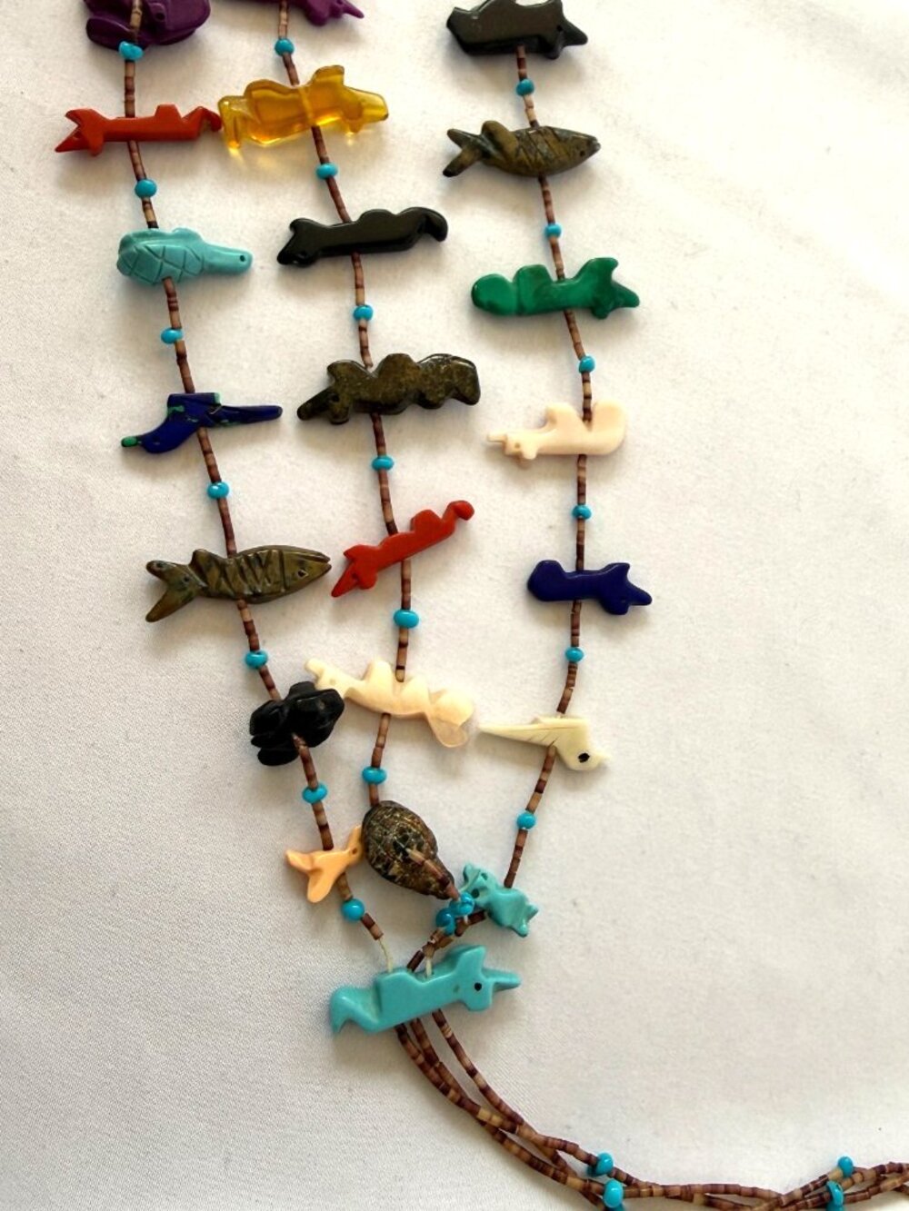 VINTAGE ZUNI ANIMAL FETISH HAND CARVED GEMSTONE HEISHI BEAD 3-STRAND NECKLACE - Picture 12 of 16